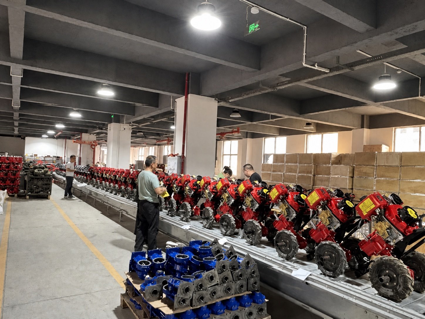 Agricultural equipment assembly line inside the Guanzhongguan workshop
